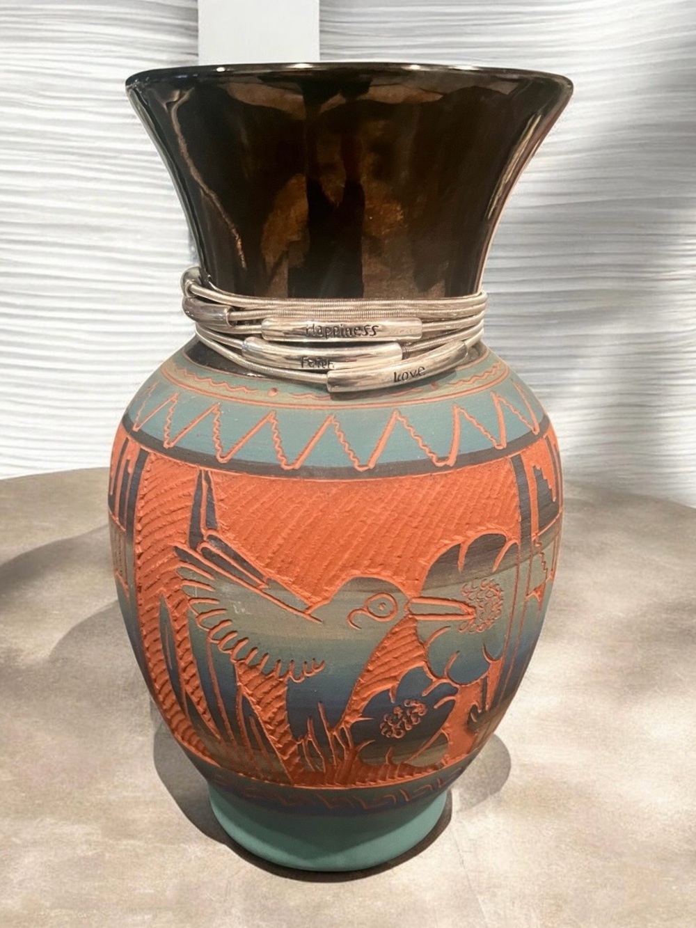 Vin 1980s Dennison Billy etched Navajo pottery vase with hummingbird and floral.